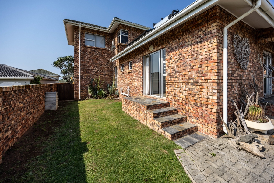 4 Bedroom Property for Sale in Kidds Beach Eastern Cape
